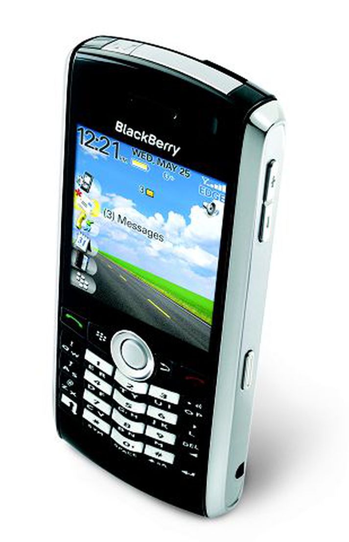 BlackBerry-sími. Margir hafa tekið í notkun svonefnda Blackberry-síma sem nota GPRS gagnatengingu og hafa með því aðgang að tölvupósti og margvíslegum skrifstofuhugbúnaði hvar sem þeir eru. Aukinn sendihraði 3G stóreykur möguleika í allri fjarvinnslu.