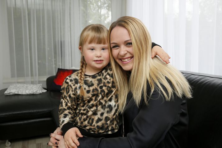 Jóna María Ásmundsdóttir ásamt dóttur sinni Birtu Möller Óladóttir.