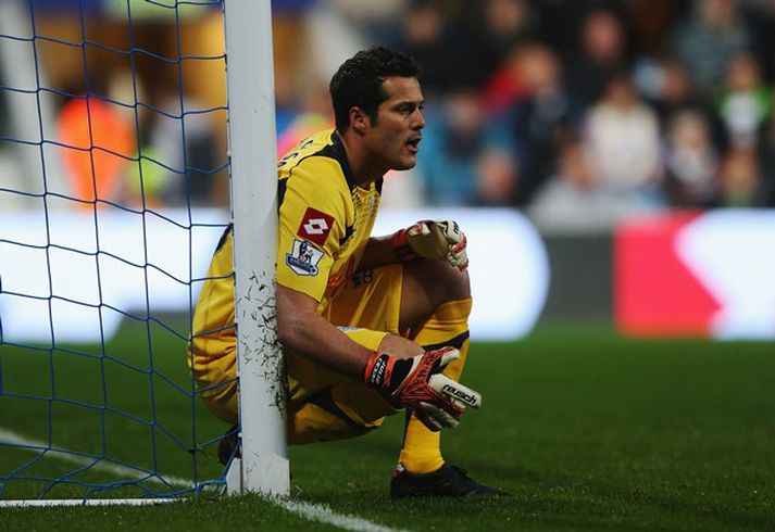 Julio César hefur ekki tekist að vinna sér sæti í liði QPR.