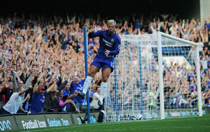 Eiður Smári Guðjohnsen fagnar einu af 55 mörkum sínum fyrir Chelsea í ensku úrvalsdeildinni en þetta mark kom á móti hans gamla liði Bolton Wanderers.