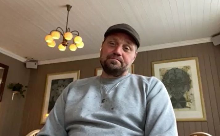 Davíð Kristinsson hótelstjóri sat einn á tómum veitingastað sínum þegar fréttastofa náði tali af honum. 