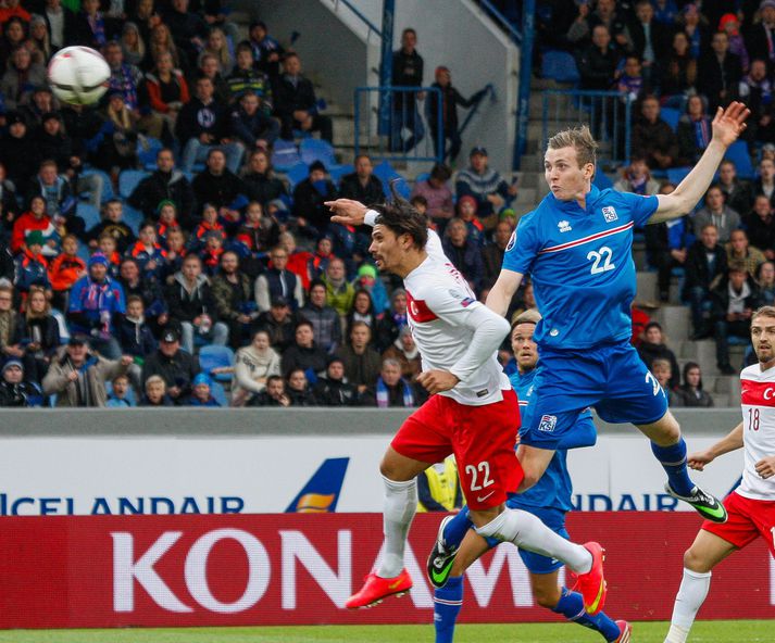 Jón Daði kemur Íslandi í 1-0 gegn Tyrkjum á Laugardalsvelli haustið 2014.