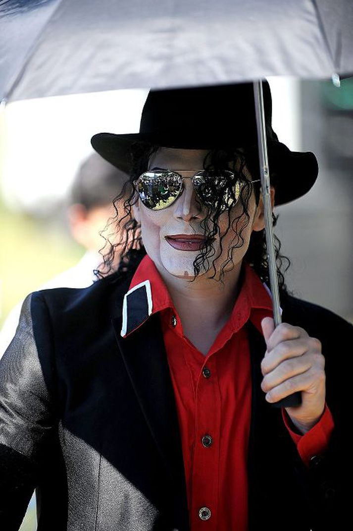 Óútgefnum lögum með Michael Jackson var stolið frá Sony.