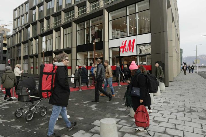 Þriðja H&M-verslunin á Íslandi var opnuð á Hafnartorgi á föstudag.