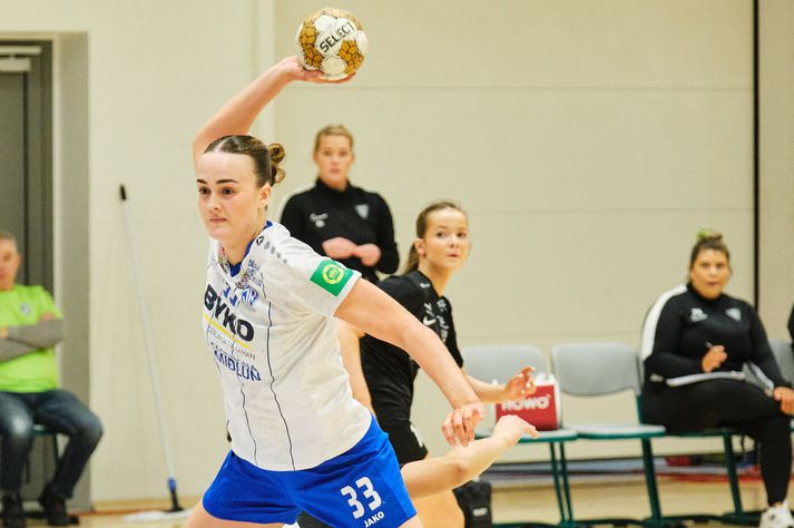 Katrín Tinna Jensdóttir leikur á línunni og er sterkur varnarmaður.