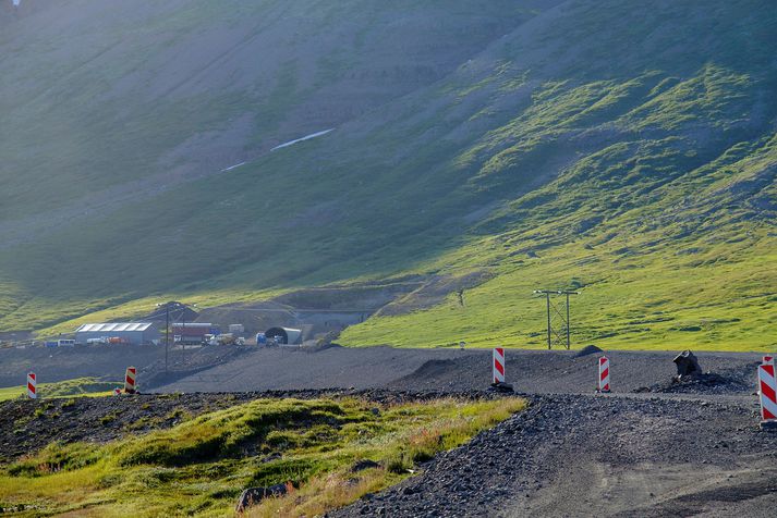 Frá framkvæmdum við Dýrafjarðargöng.