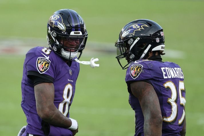 Lamar Jackson og félagar í liði Baltimore Ravens lentu í vandræðum um mitt tímabil en koma inn í úrslitakeppnina á miklu skriði.