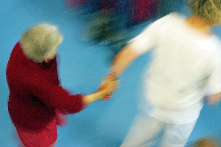 Fólk með minnissjúkdóm upplifir sig smám saman missa tengsl við umhverfið.
