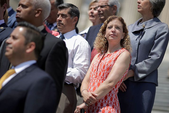 Debbie Wasserman Schultz flytur hvorki ræðu né stjórnar fundum.