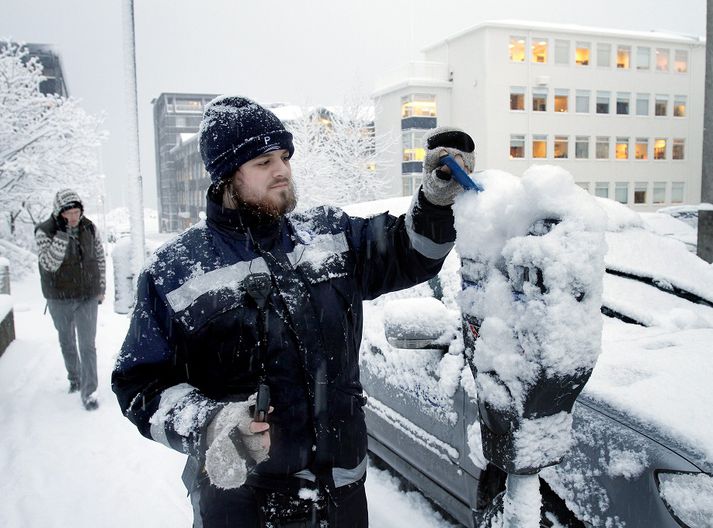 Gjald fyrir að leggja ólöglega mun hækka úr 5.000 kr. í 10.000 kr.