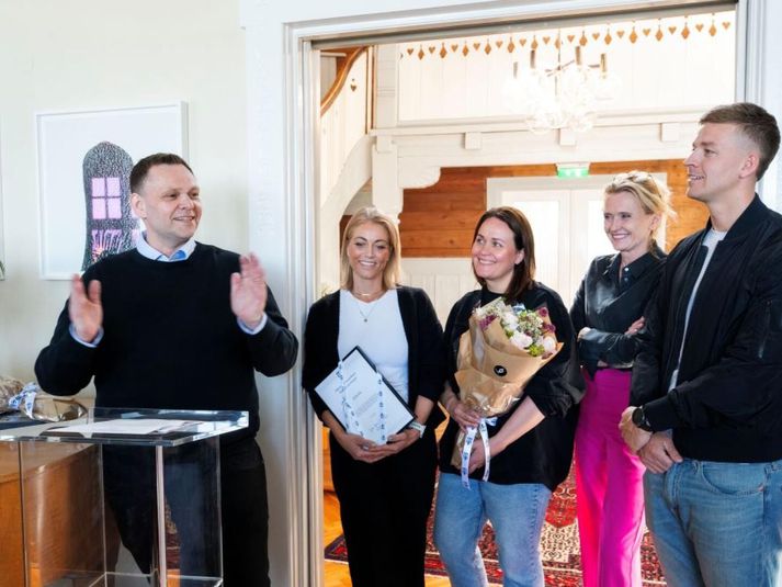 Guðmundur Ingi Þóroddsson, formaður Afstöðu, veitti verðlaununum viðtöku við athöfn í Höfða í dag.