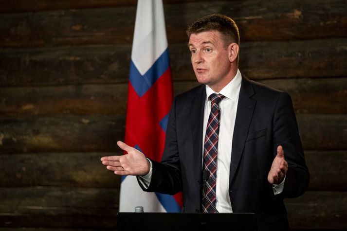 Aksel Johannesen, lögmaður Færeyja, boðaði til kosninga snemma. Flokkur hans virðist ætla að tapa fylgi og meirihluti landsstjórnarinnar fallinn.