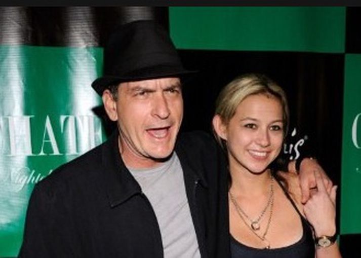 Charlie Sheen er ekki dauður úr öllum æðum.