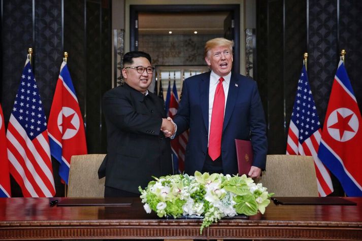 Donald Trump með Kim Jong-un, einræðisherra Norður-Kóreu, þegar þeir hittust öðru sinni í Singapúr árið 2018. Þeir hittust alls þrisvar á fyrra kjörtímabili Trump.