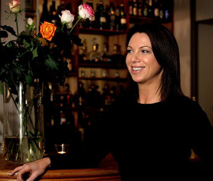 Tracey Cox naut mikilla vinsælda hjá hinu kyninu þegar hún heimsótti Ísland fyrir sex árum. Þá átti hún, að sögn útgefandans Jóhanns Páls, í ástarsambandi við íslenskan mann. Hún sækir landið heim aftur 10. nóvember.Fréttablaðið/Pjetur