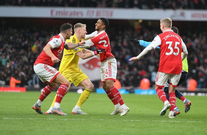 Leikmenn Arsenal fagna sigurmarki Reiss Nelson gegn Bournemouth.