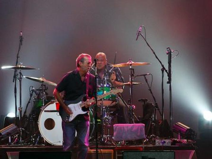 Eric Clapton á tónleikum sínum í Egilshöllinni í kvöld.