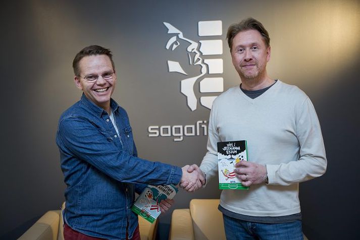 samningurinn í höfn Gunnar Helgason ásamt Kristni Þórðarsyni hjá Sagafilm þegar samningurinn var í höfn. Sagafilm og Þorvaldur Davíð ætla einnig í samstarf. fréttablaðið/vilhelm