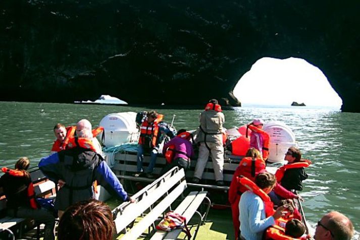 Dyrhólaey er vinsæll ferðamannastaður, en er talin í heldur slæmu ásigkomulagi, meðal annars vegna átroðnings.