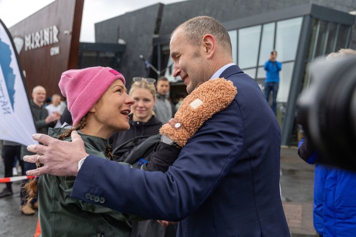 Guðni Th. Jóhannesson, forseti Íslands, hrósaði langhlaupurunum þremur sem slógu Íslandsmet í Öskjuhlíð um hádegið í dag.