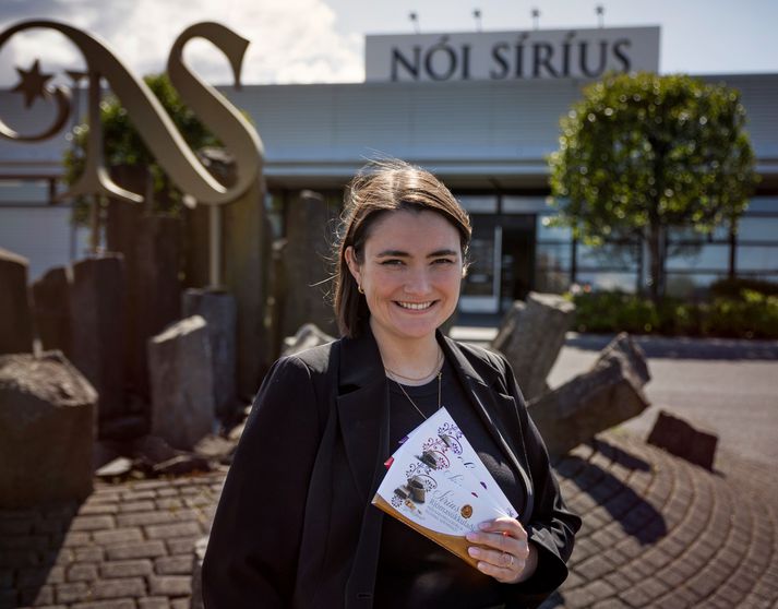 Nýjar litakóðaðar flokkunarleiðbeiningar ríma við merkingar á nýju sorptunnum sem verið er að taka í notkun víða um land. Helga Beck er markaðsþróunarstjóri Nóa Síríus.