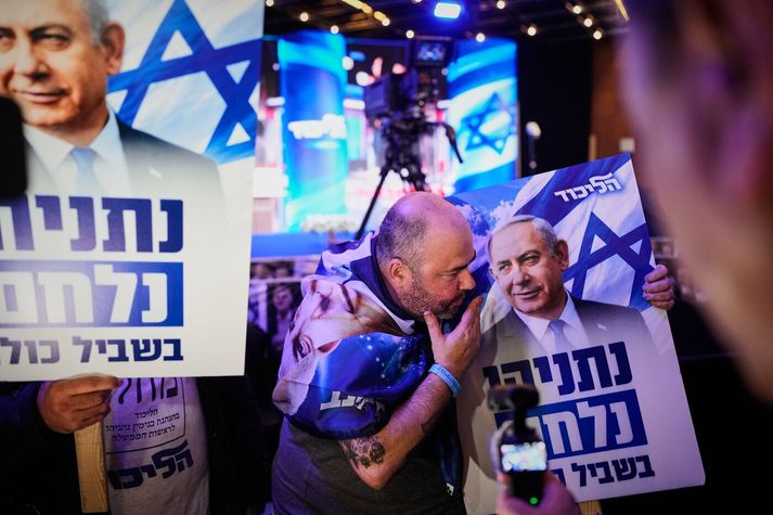 Benjamín Netanjahú, forsætisráðherra Ísrael, hefur haldið því fram að mikil kjörsókn meðal Palestínumanna í Ísrael og annarra ísraelskra araba sé samsæri og svindl hafi átt sér stað. Því hafnar formaður yfirkjörstjórnar landsins alfarið.