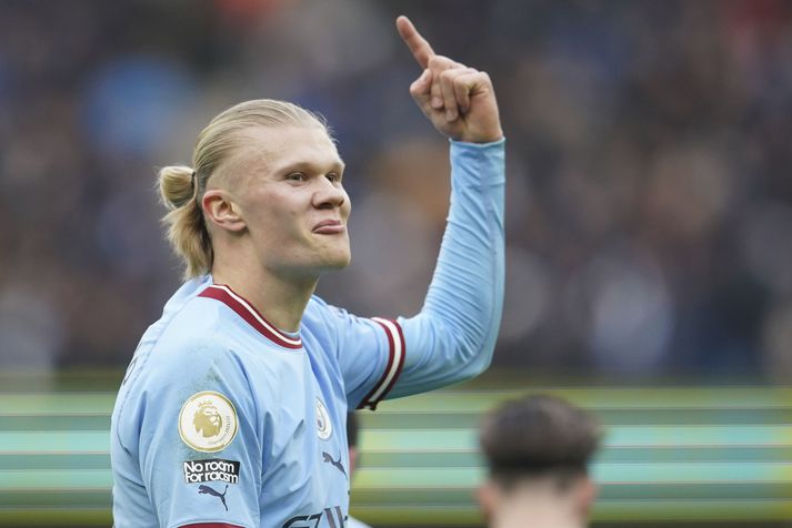 Erling Haaland fagnar einu af þremur mörkum sínum fyrir Manchester City  á móti Úlfunum um helgina.