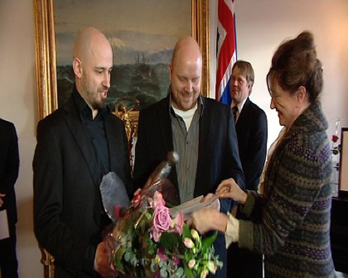 Tekið á móti Eyrarrósinni.