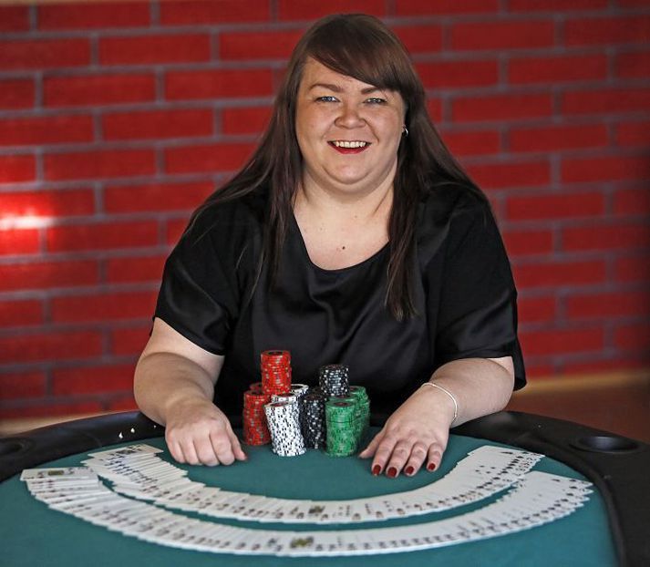 Eirný Sveinsdóttir, formaður Pókersambands Íslands, segir að það vanti fleiri stúlkur í póker.