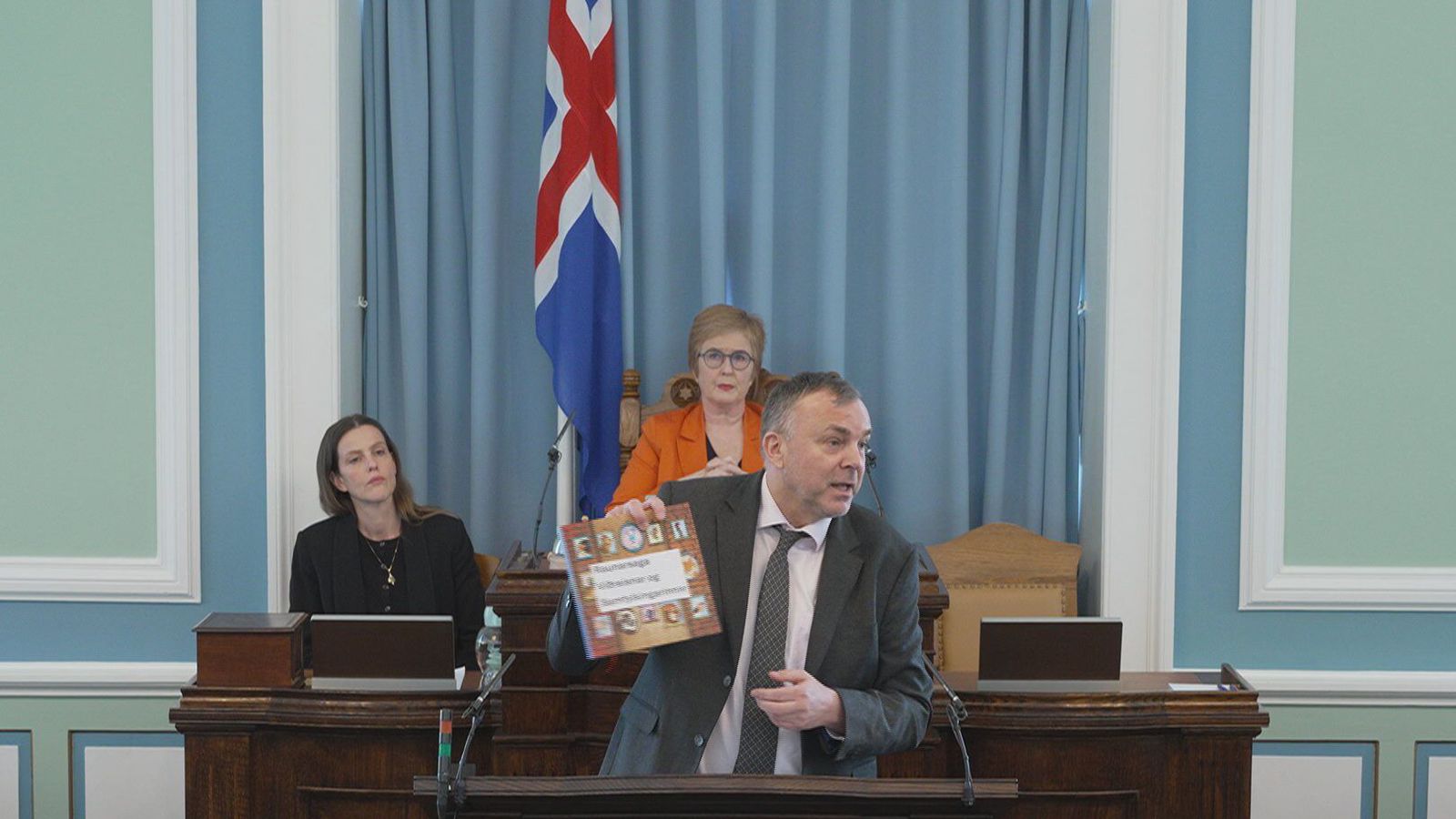 Önnur furðuræða Jóns Péturs: „Þunn í Brussel, saga gjald­þrota drykkjukonu“