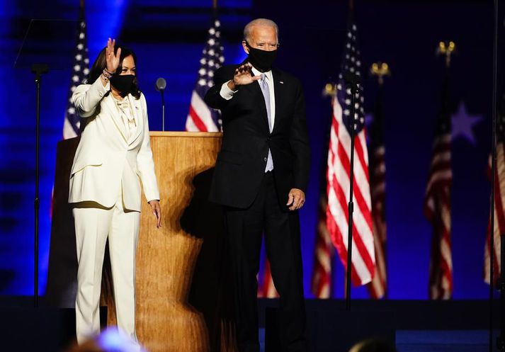 Joe Biden og Kamala Harris á sviðinu í nótt.