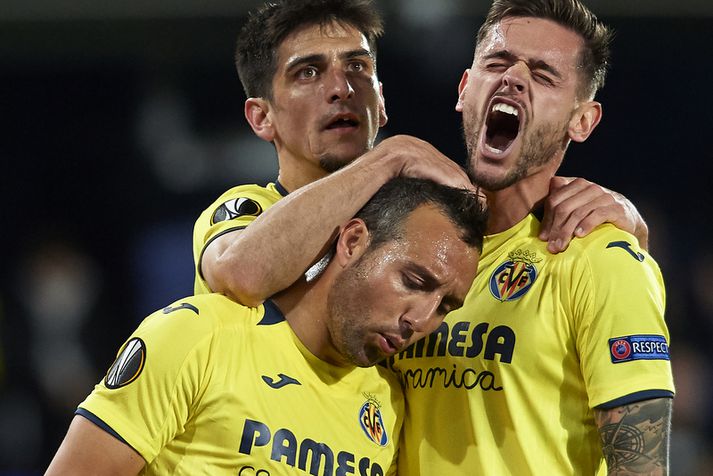 Santi Cazorla fagnar með félögum sínum í Villarreal.