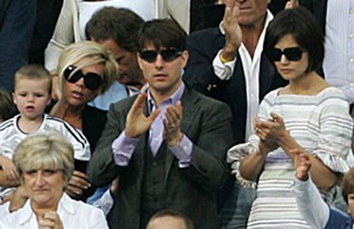 Cruise er hér ásamt fjölskyldu sinni og Victoriu Beckham á leik með Real Madrid á dögunum