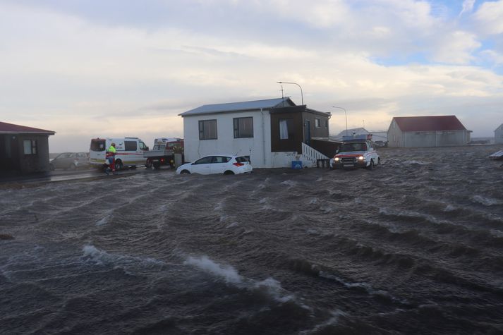 Allt er á floti í Garðinum.