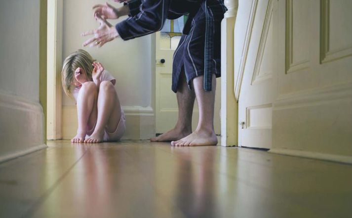 Frumvarpið felur jafnframt í sér að lögregla hafi heimild til þess að kæra fyrir hönd þolenda þegar brotið er gegn nálgunarbanni. Það segir Vilhjálmur mikilvægt fyrir lögreglu.