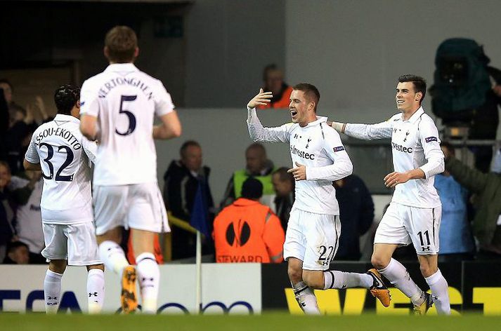 Gylfi Þór og Gareth Bale fagna marki þess fyrrnefnda gegn Inter í Evrópudeildinni fyrr í þessum mánuði.