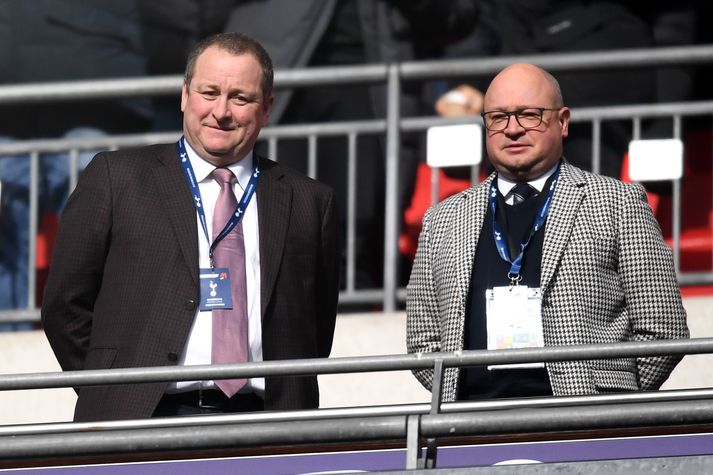 Mike Ashley (t.v.) undirbýr nú 50 milljón punda tilboð í Derby County.