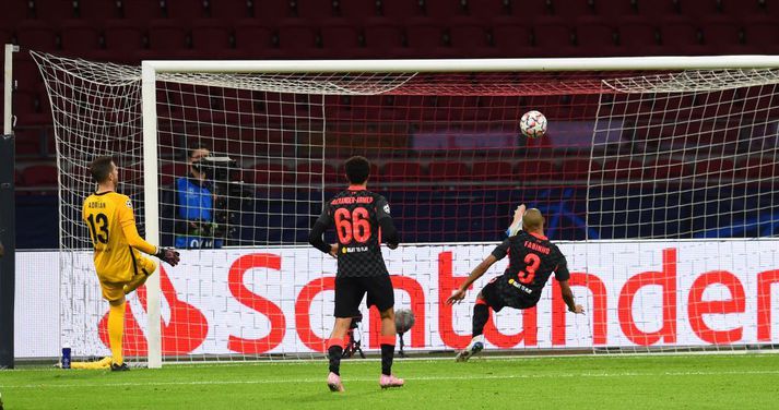 Fabinho bjargaði Liverpool meistaralega með því að hreinsa á marklínu eftir að boltinn fór yfir Adrian.