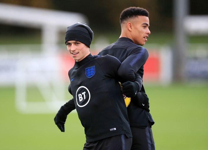 Phil Foden og Mason Greenwood var sparkað úr enska landsliðshópnum fyrir að brjóta sóttvarnarreglur.