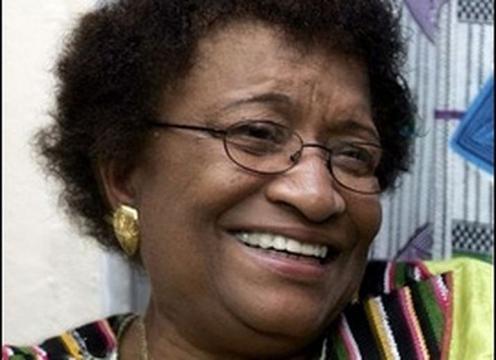 Kjarnakona. "Konur eru reiðubúnar að skrifa söguna," sagði Ellen Johnson-Sirleaf við stuðningsmenn sína í gær. "Og karlarnir eru tilbúnir að vinna með okkur."