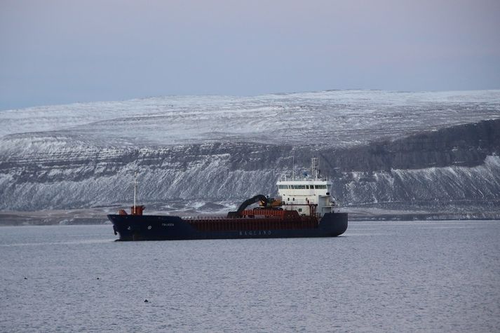 Flutningaskipið sem varð vélarvana.