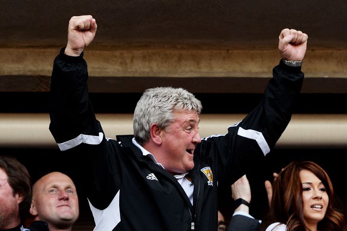 Steve Bruce fagnar af innlifun