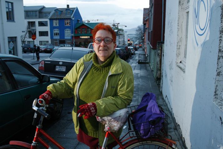 Skáldakonan Auður Haralds tapar deilu um þakviðgerðir.