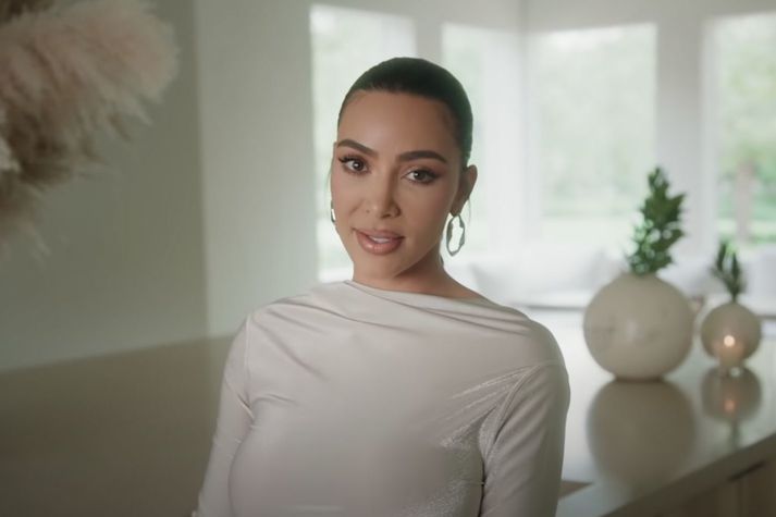 Kim Kardashian er hrifin af mjög látlausum litasamsetningum.