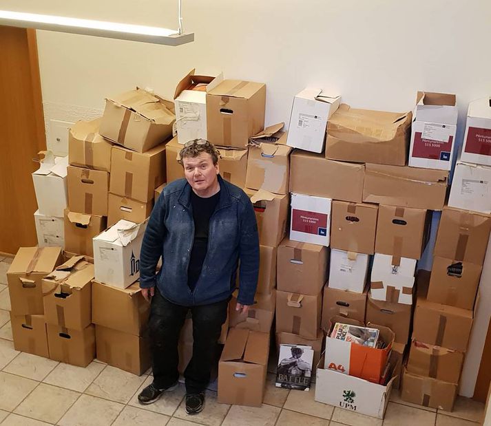 Þegar Illugi gerði sér ferð í Bónus á dögunum rann það upp fyrir honum að bókakassarnir voru fleiri en hann minnti.