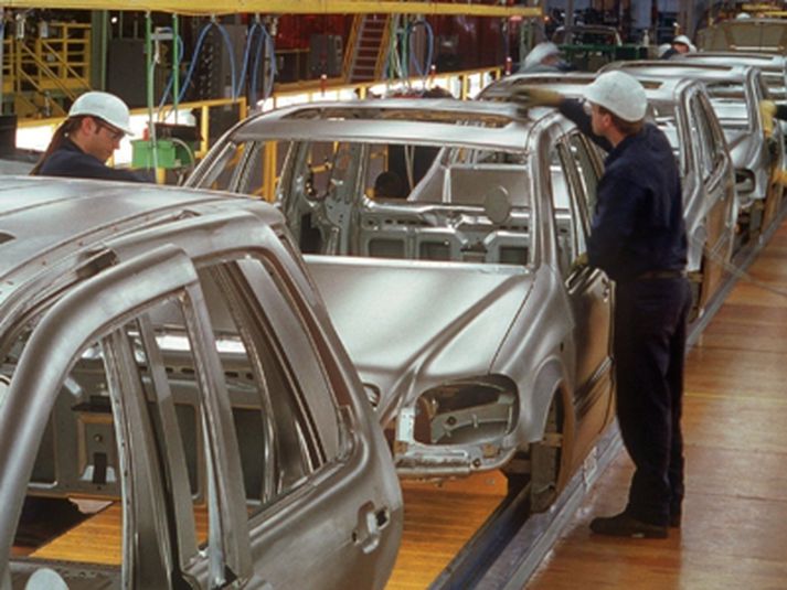 Bílar settir saman í Chrysler/Daimler-Benz verksmiðjunum í Tuscaloosa í Alabama.