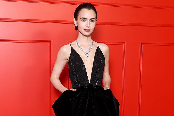 Lily Collins verður Audrey Hepburn í væntanlegri kvikmynd. 