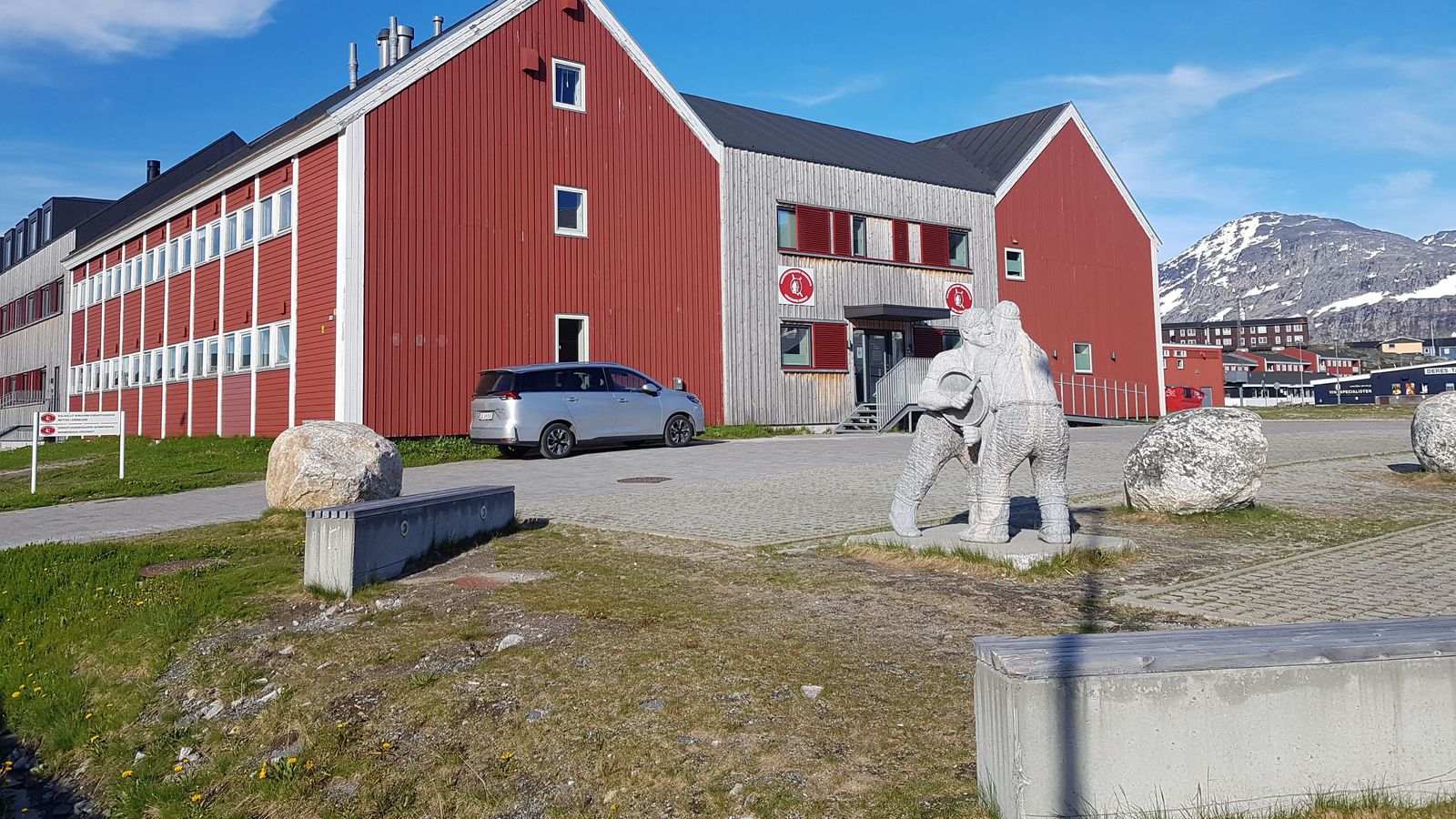 Ís­lendingur reyndi að smygla milljónum í reiðu­fé frá Græn­landi