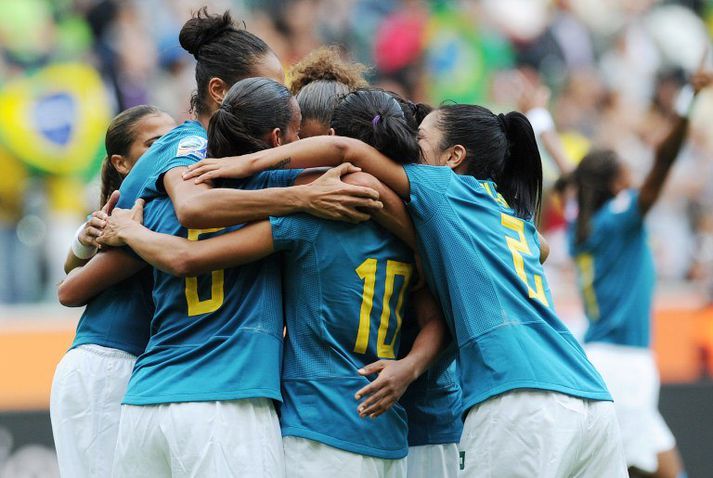 Marta, Rosana og félagar fagna sigurmarkinu í Augsburg í dag