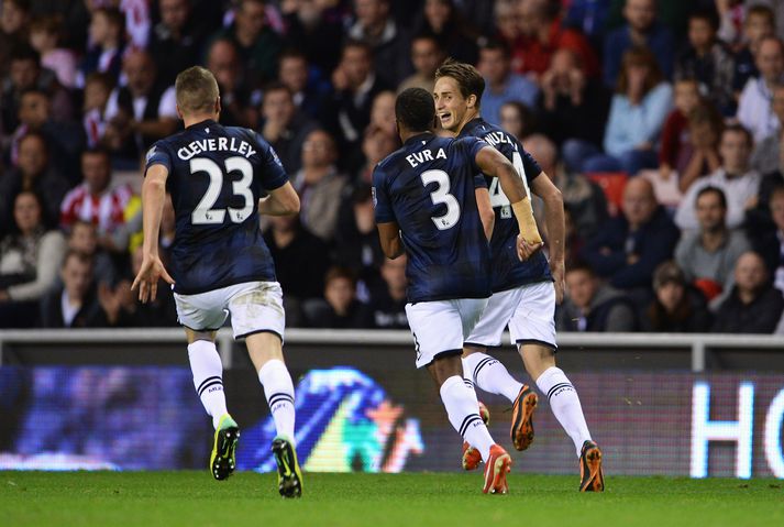 Adnan Januzaj fagnar með félögum sínum í United.
